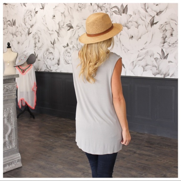 LAST ONE! Light Gray V Neck Slouch Pocket Tunic - Picture 4 of 4